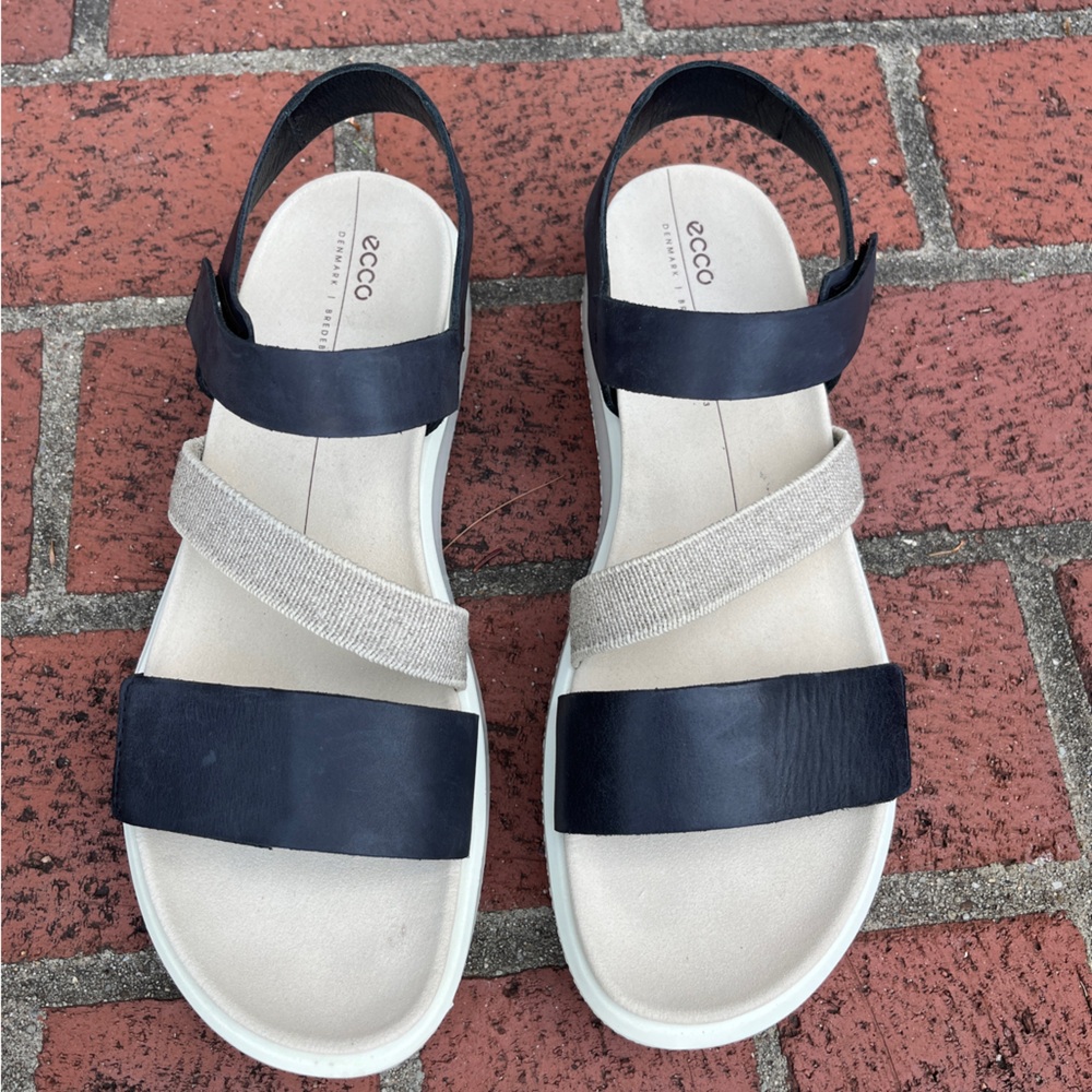Ecco Flowt size 39 8-8.5 black and tan adjustable leather sandals